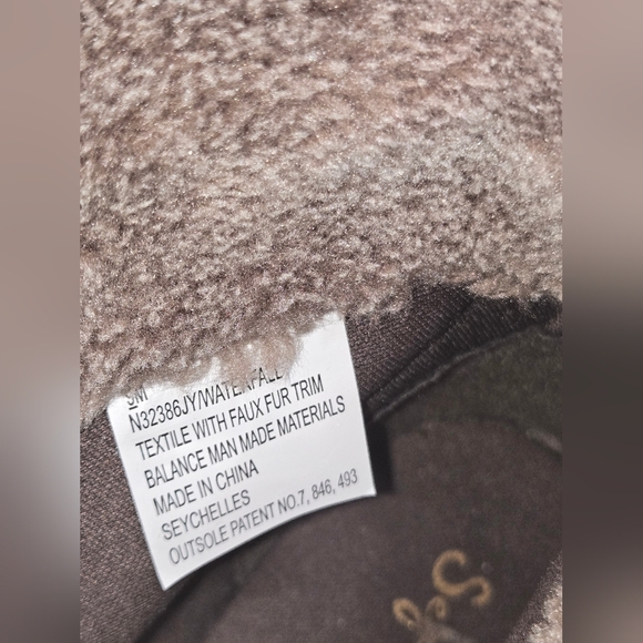 Style: Waterfall Combat / Ankle BootsColor: Taupe / Distressed BrownSize: 9 Wome - Picture 8 of 9